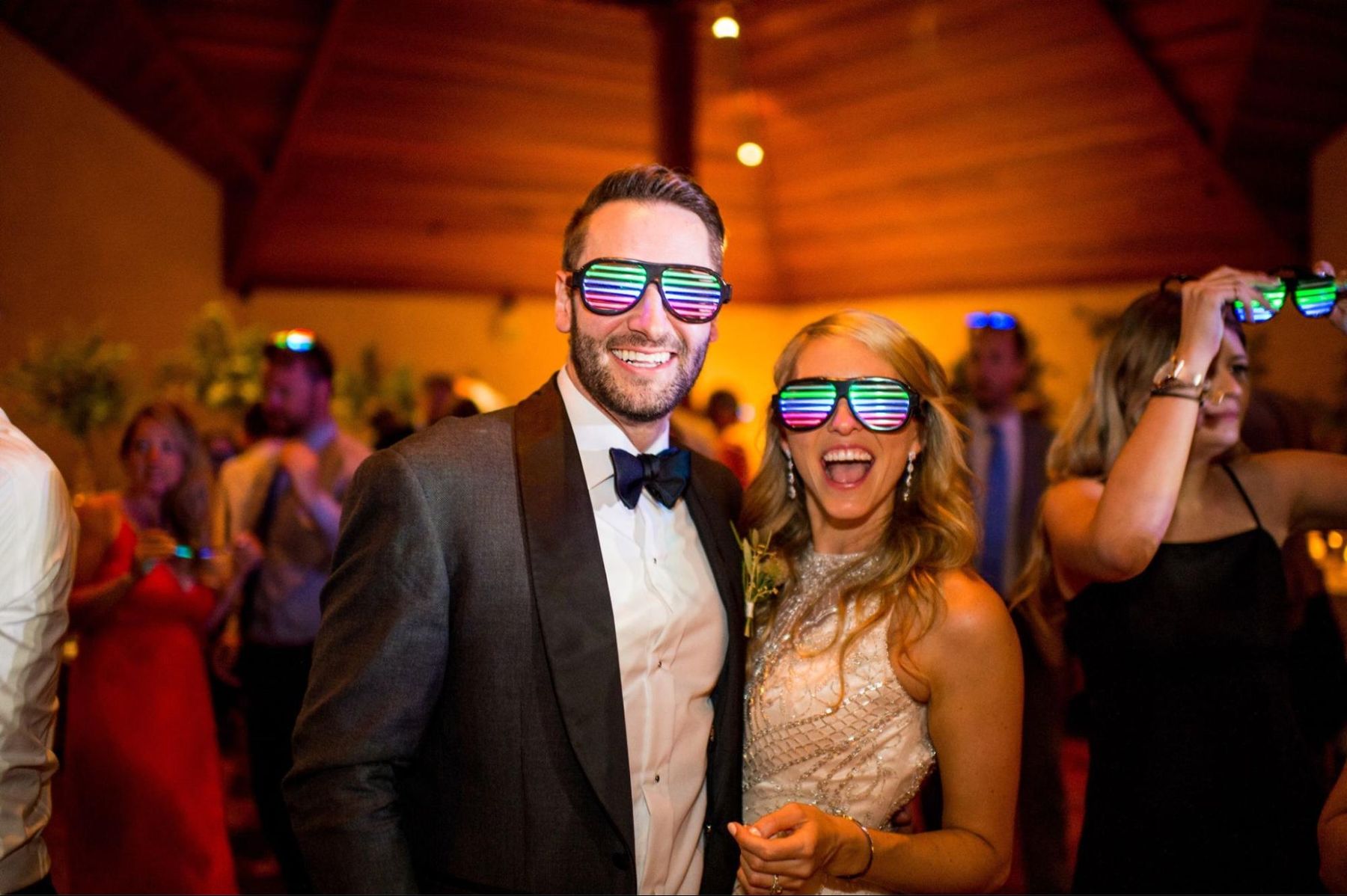 Two guests posing behind a microphone, recorded by the DJ Modern Maestro photo booth